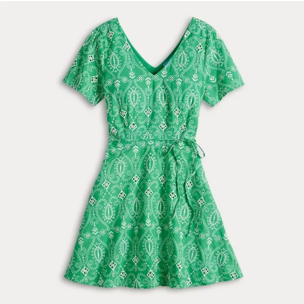 Draper James NWT Short Sleeve Embroidered Dress Size Large.